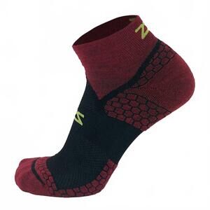 NEW ZENSAH unisex grit performance socks in burgundy